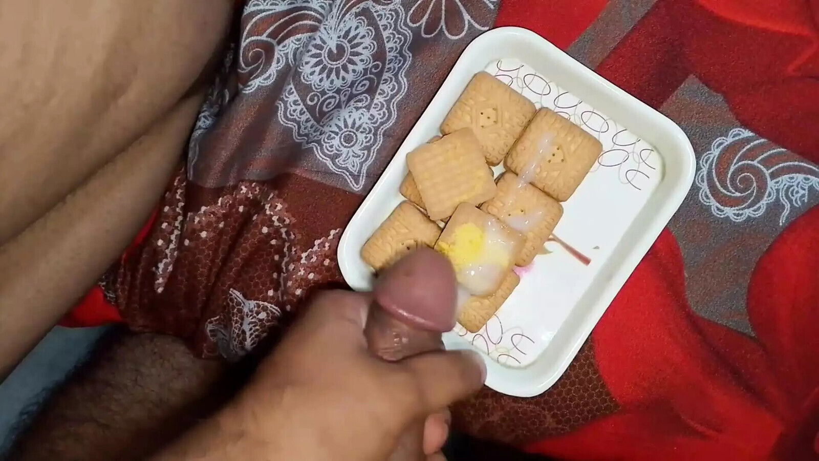 Queen apny bhaiya kaha bhaiya Mary biscuit cream boht