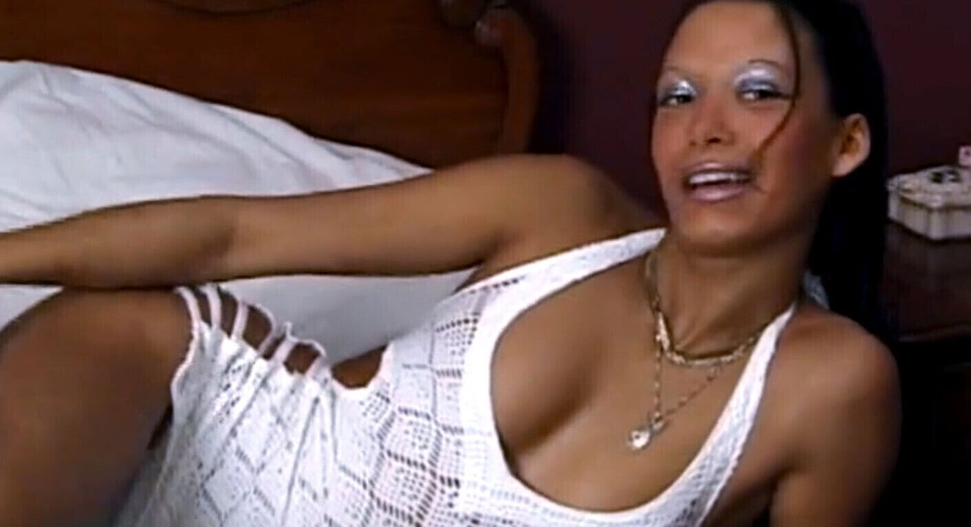 Skinny gives best small blowjob