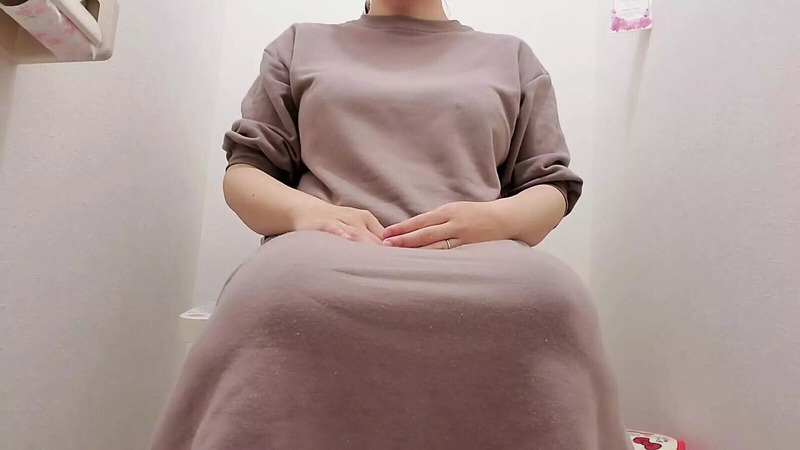 Married Woman Masturbates Toilet Husband Doesn't Find