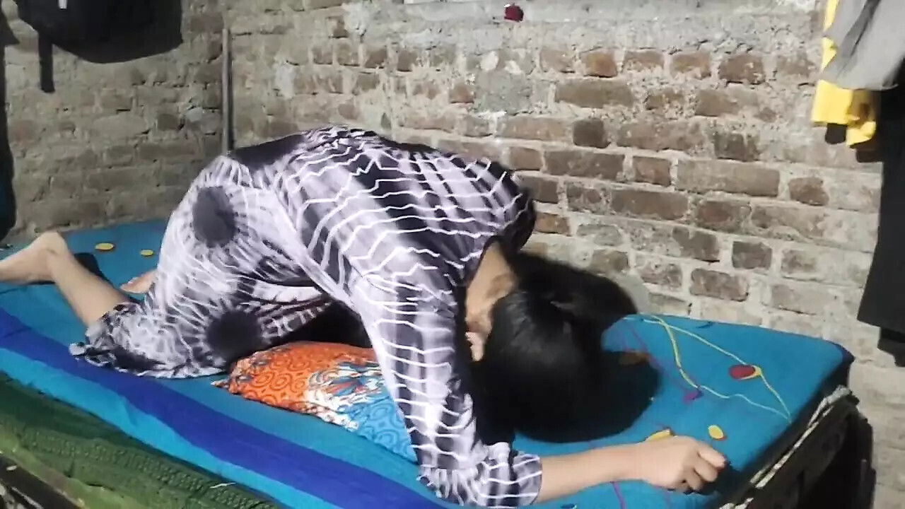 Desi Village girl masterbating fingering chudai