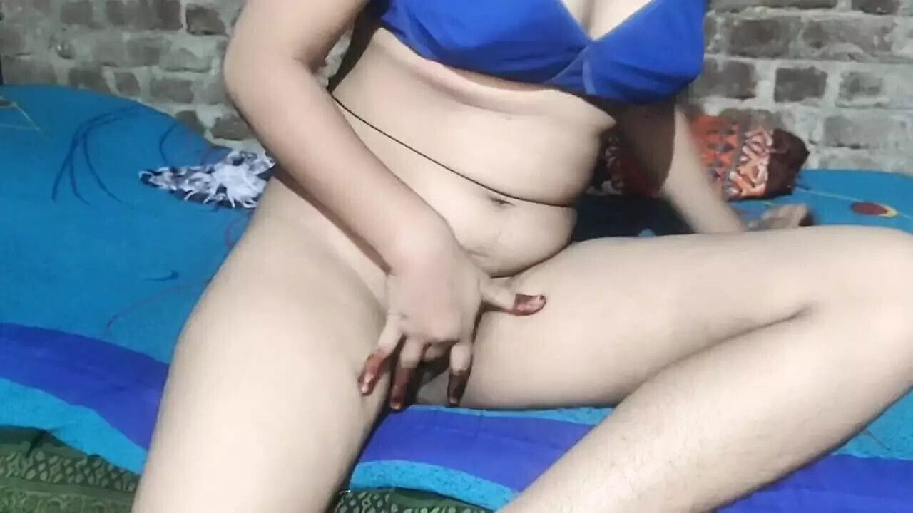 Desi Village girl fingering caught