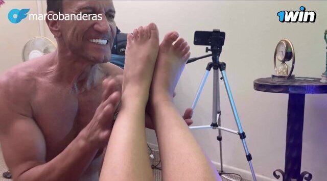 esposa amigo hace footjob corro pies Marco Banderas Loni Legend