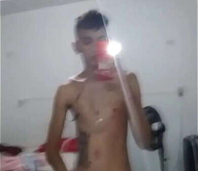 Novinho branquinho punheta