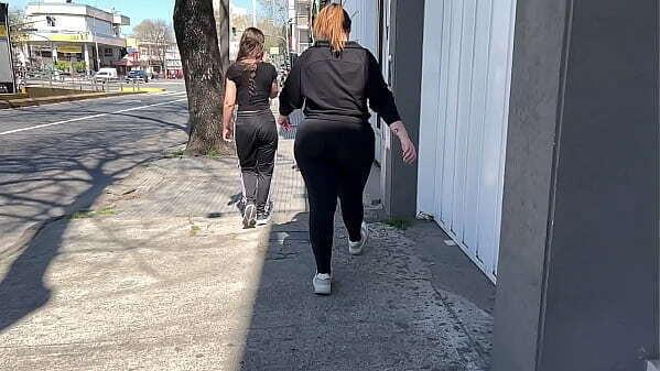 culona mallas transparentes marcando tanga