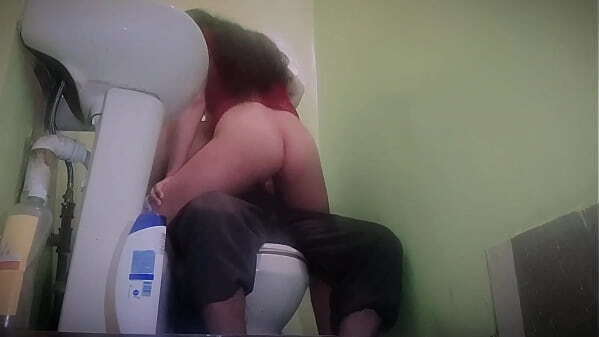 STEPMOM BATHROOM enters fuck with stepson, REAL HOMEMADE.