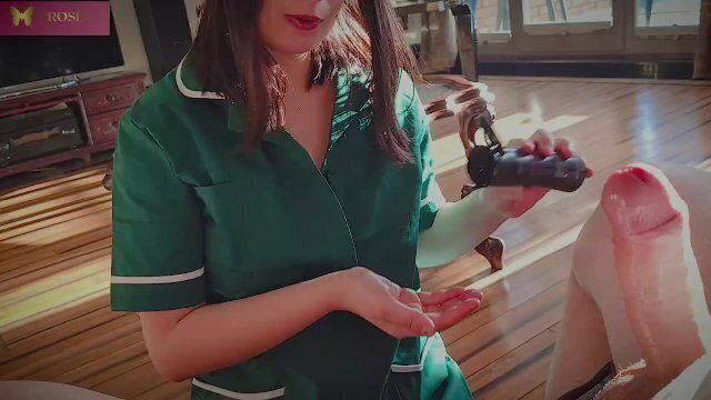 Femme de menage pompe son patron pour plus d'argent