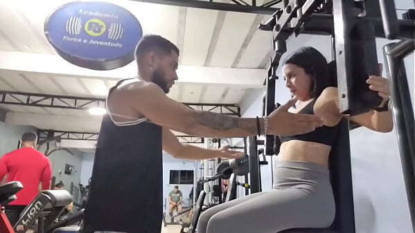 Personal academia oferece ajuda aluna casa particular