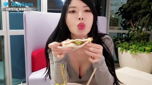 Trying 7/11 Snacks from Singapore