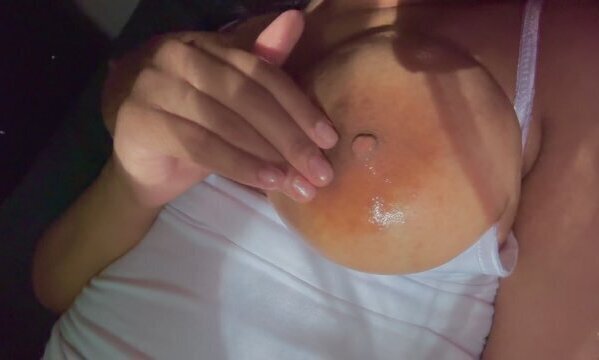 Latina años bien mojadita cachonda mañana jugando tetas