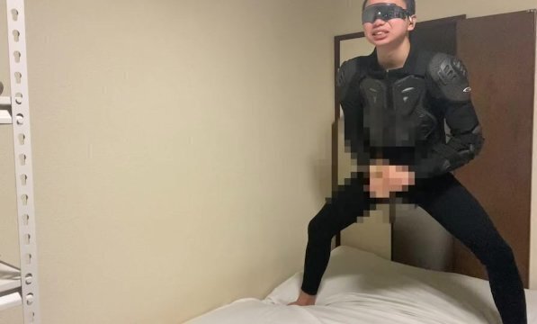 ガニ股オナニー