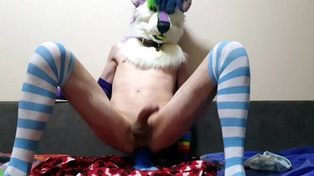 Cute thrusts huge dildo