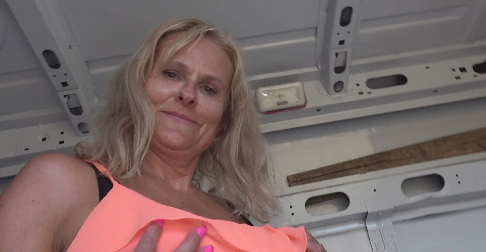 Mature Agnes Blonde enjoys while giving nice blowjob