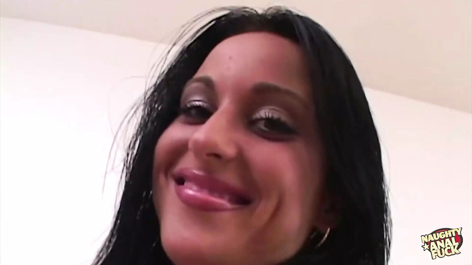 Mandy Saxo Finds Herself Threesome Gets Facial