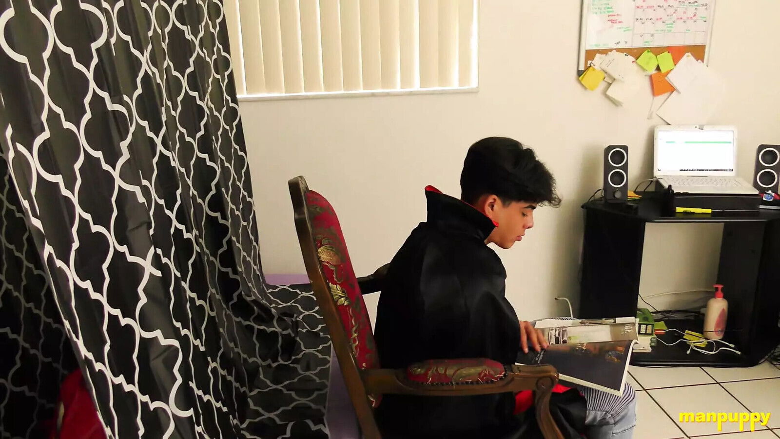 Kinky Vampire Wants Worship Feet Fill