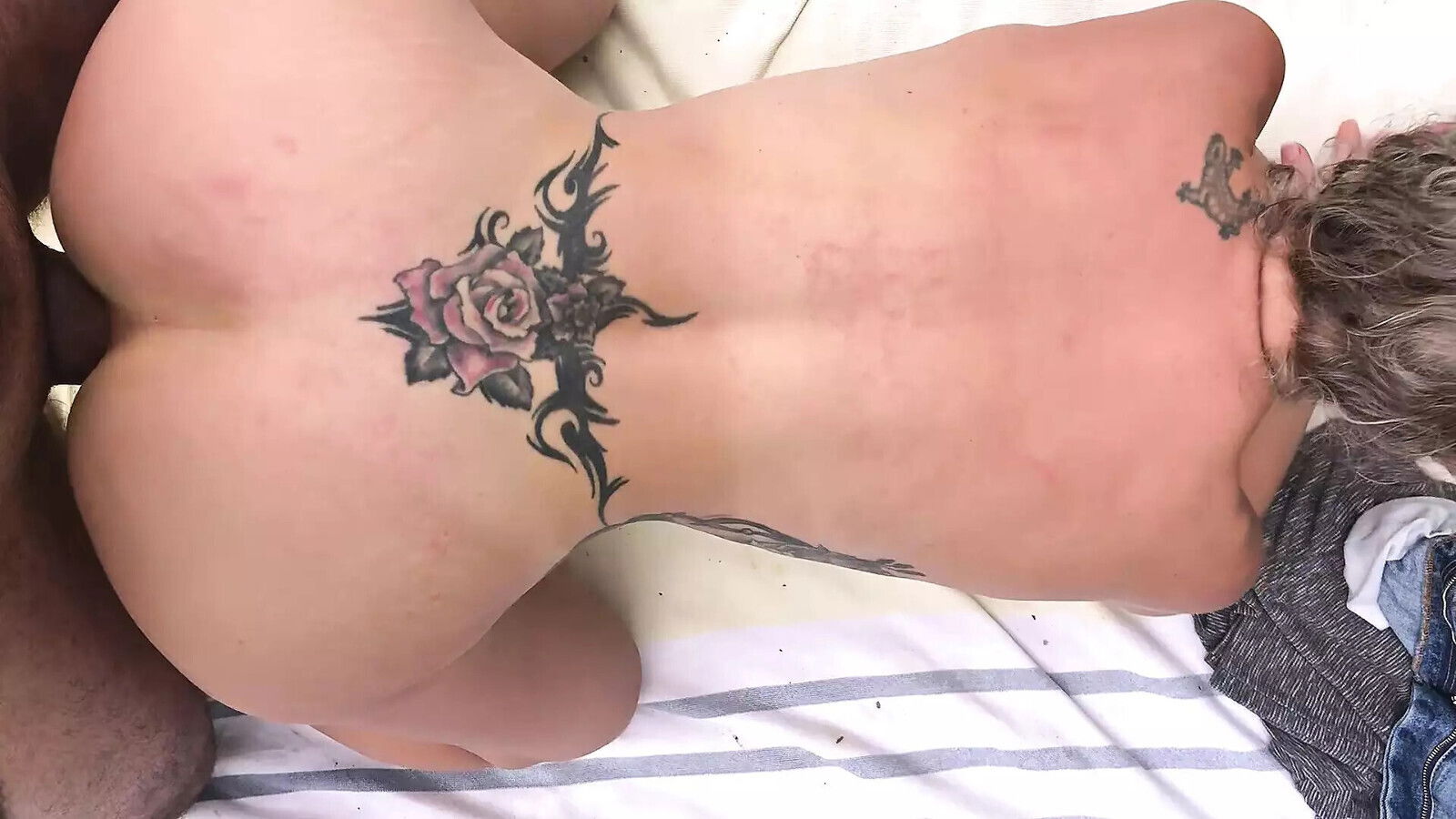 MATURE AMATEUR PORN: CREAMPIE OUTSIDE