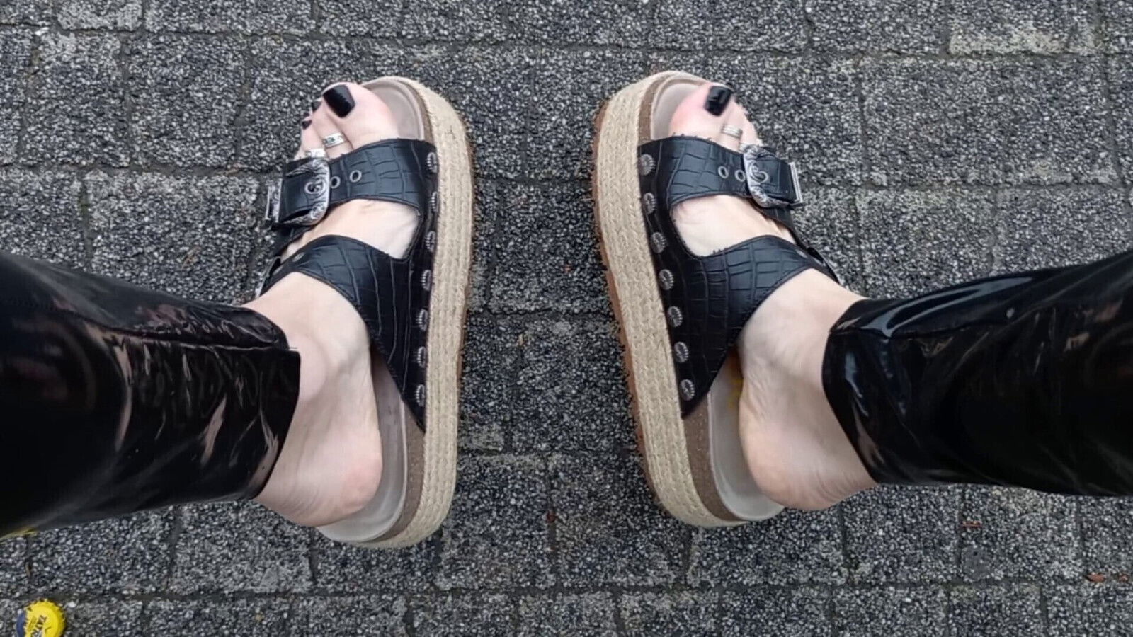 showing feet public public crossdressing