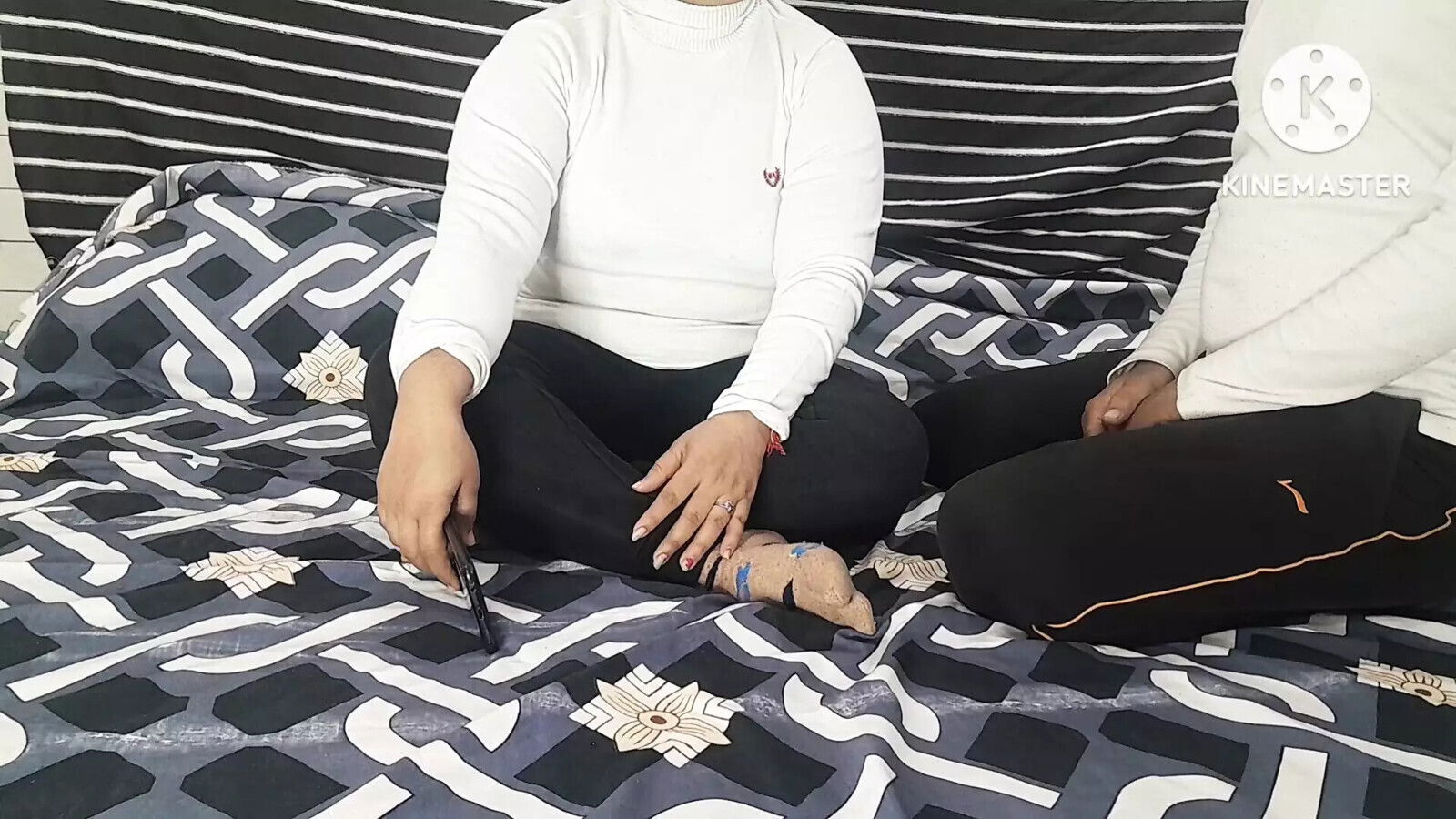 GIRLFRIEND KO USKI GHAR PAR CHODA IN HINDI AUDIO.