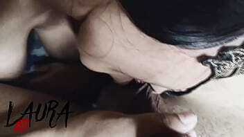 Nuestra vecina acepto darle una rica mamada a mi esposo