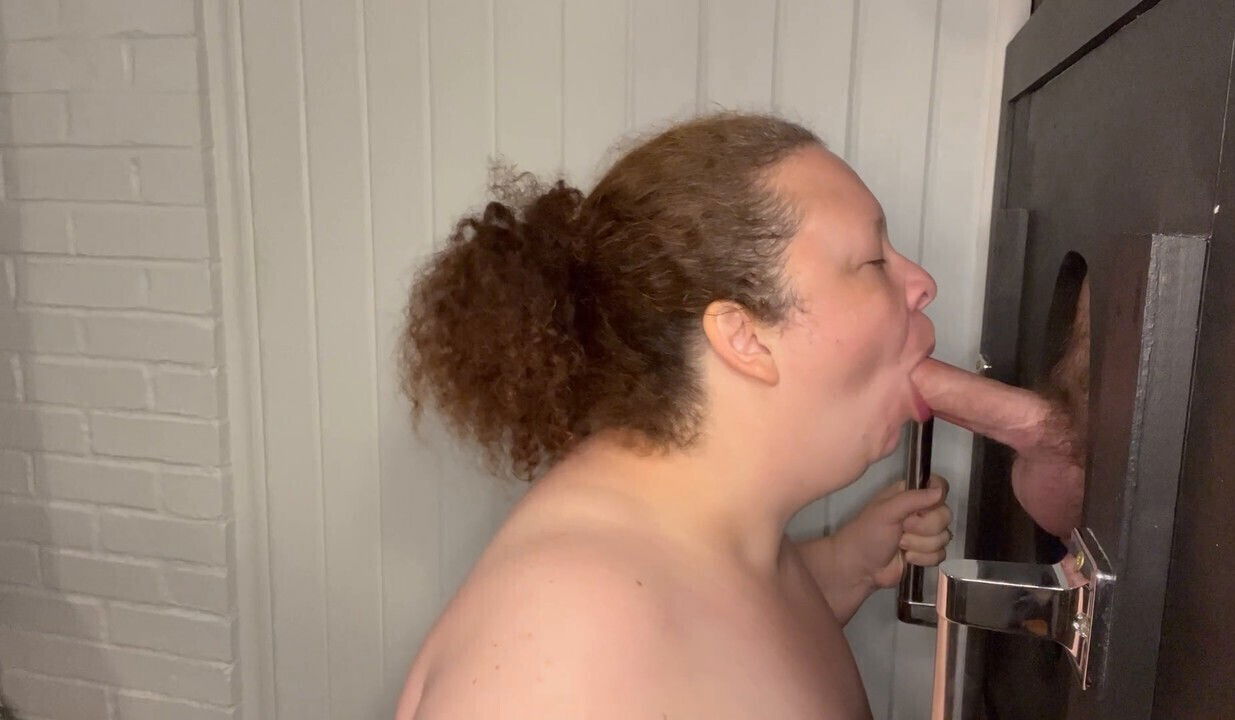 Lonely housewife Annabelle Leigh sucks glory hole husband's absence