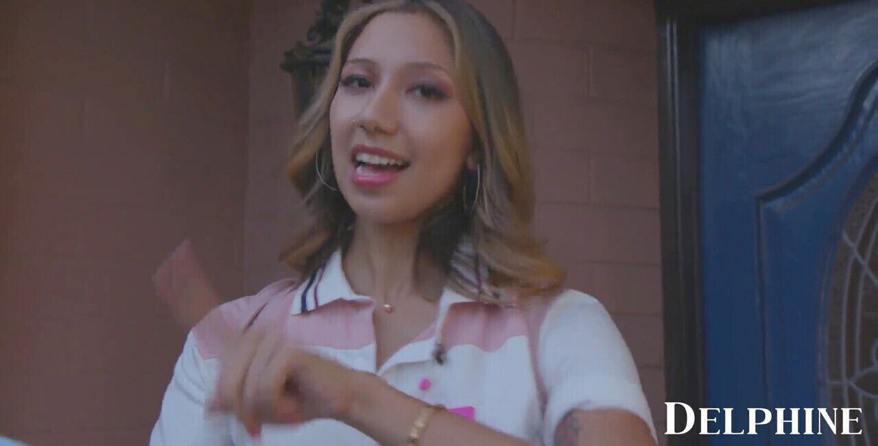 Kimora Quinn seduces into buying body door-to-door sales film Delphine Films