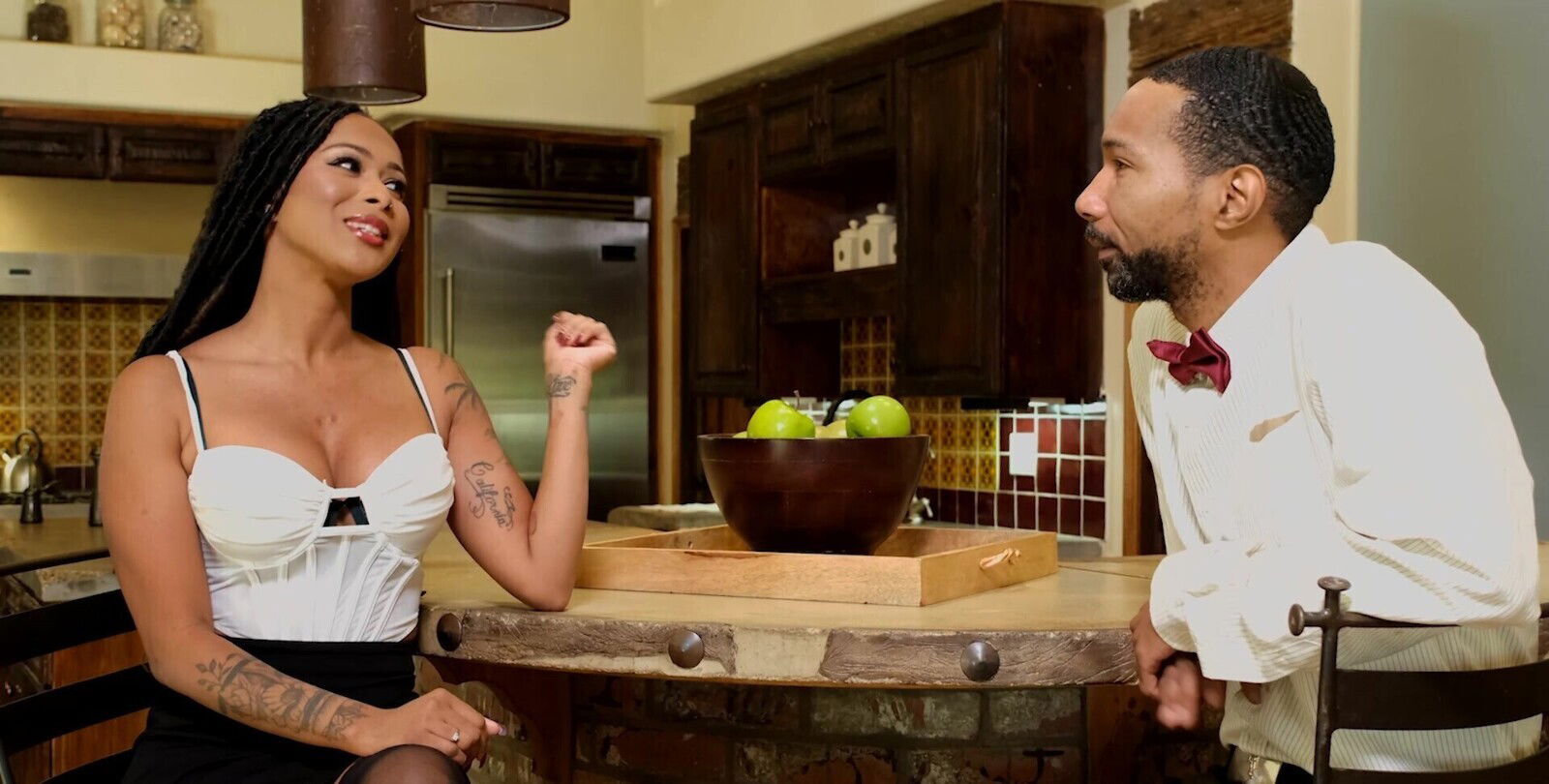 Cali Sweets wearing nylon stockings gets fucked sofa