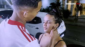 Novinha dando escondido namorado!