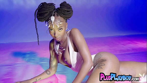 Inked black teen SaBrea Phenix shows body after striptease