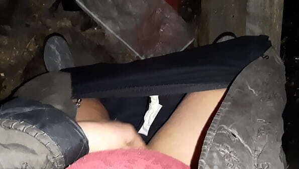 I'_m nymphomaniac, don'_t want anyone know about masturbate abandoned places