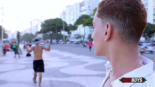 Fodendo novinho gostoso!