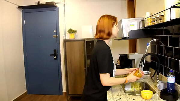 Dando rapidinha antes festa cozinha