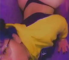 Negrita se la chupa a un Negrote