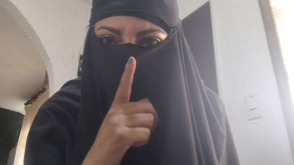 Buxom Milf hijab plays with pussy till cums Solo