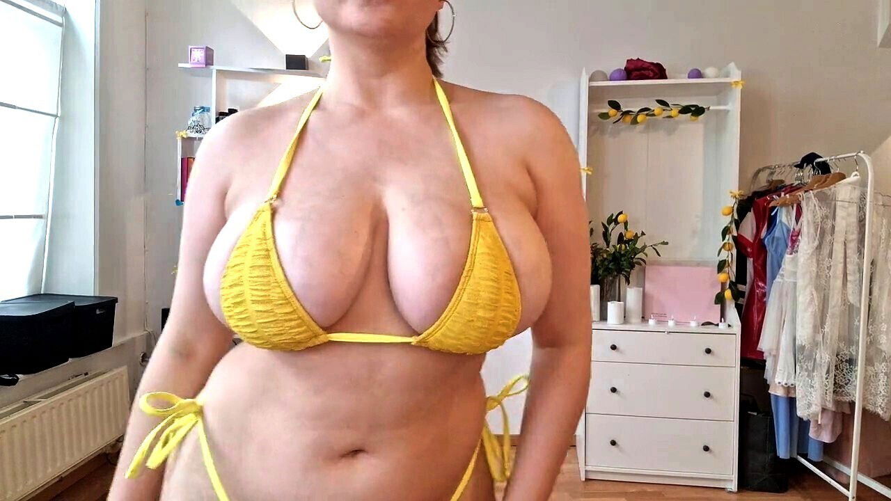 Curvy teen model loses bikini runway runs embarrassed