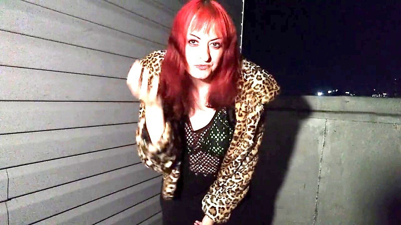 chick photo session rooftop with punk flair