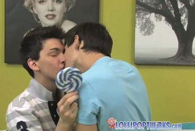 Skyelr Bleu And Colby London Sharing Pops And Cocks