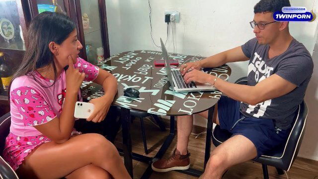 Stepsister discovers stepbrother Henao works webcam model convinces