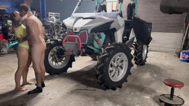 Wife shows appreciation repairs giving blowjob, doggie style cream