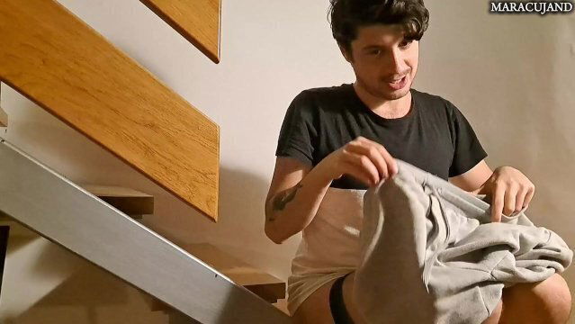 spogliati segaiolo mentre dialoghiamo parlando cazzi (ITA)