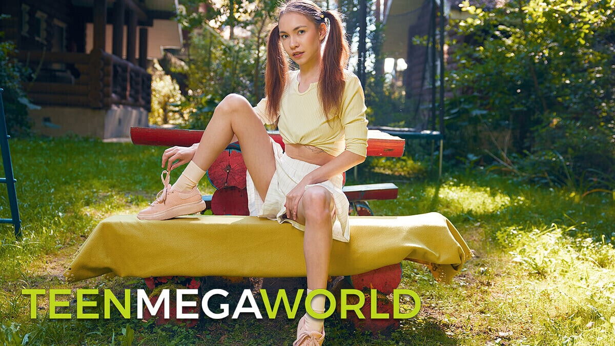 TeenMegaWorld Beauty-Angels Cutie orgasms bench
