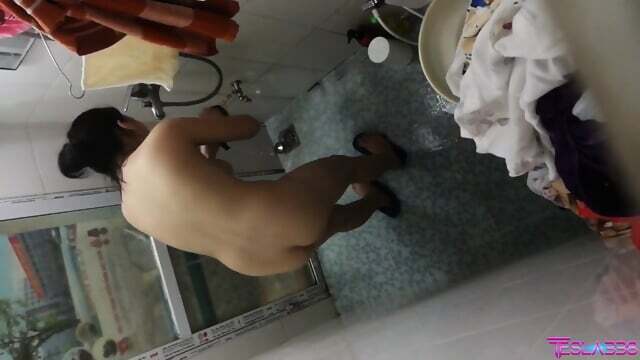 ngintip cewek lagi mandi