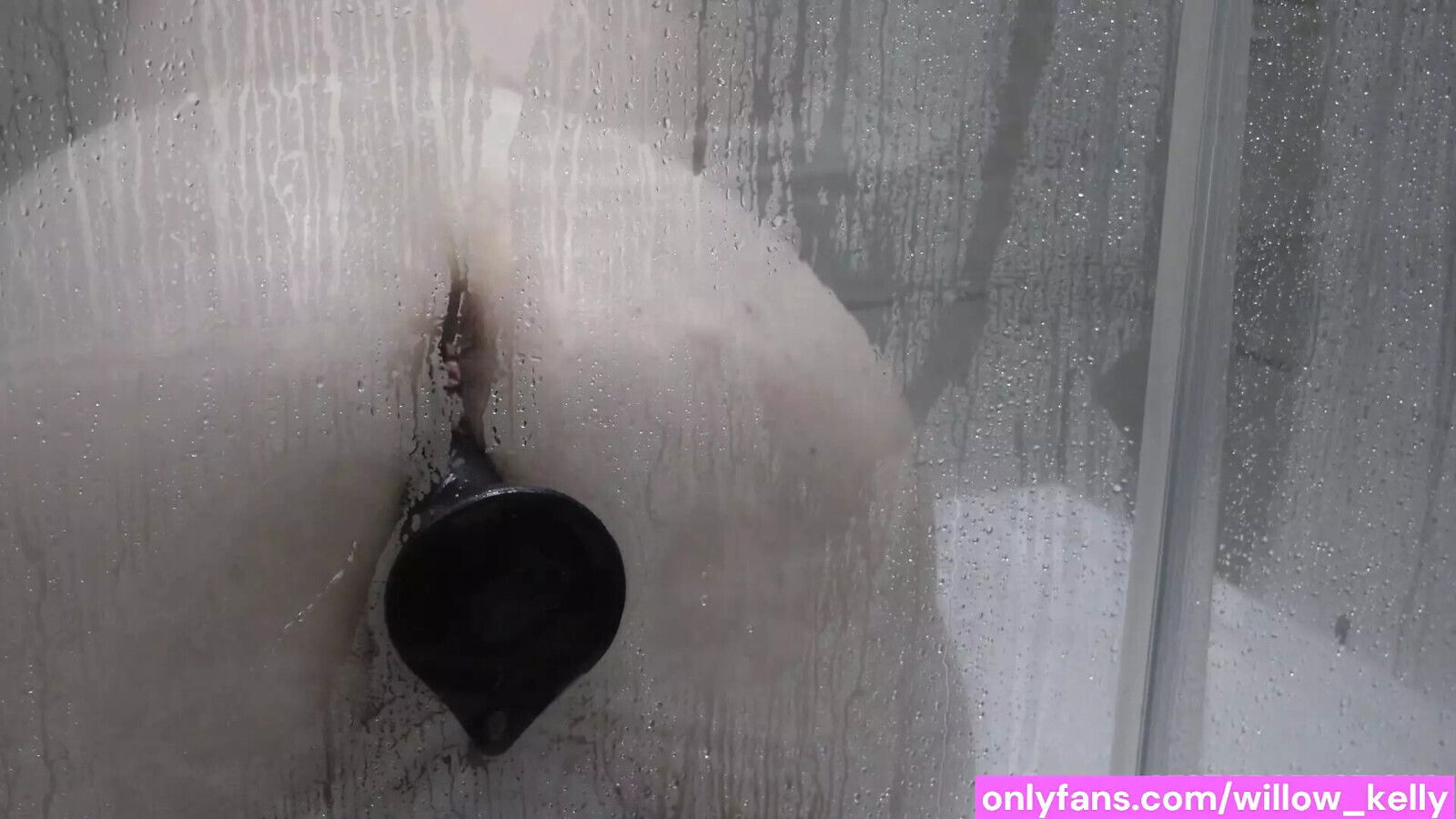Dirty Willow Kelly Gets Dirtier Shower Throws Back Glass