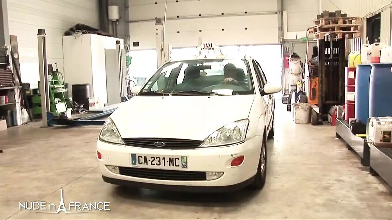 Smart beurette with small pays bills with