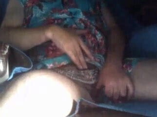 WebCam slut rubs clitty