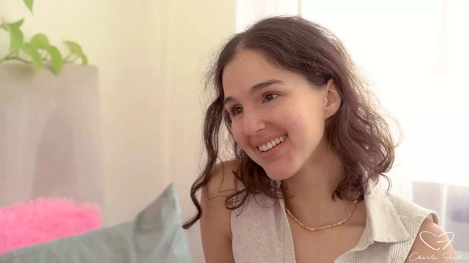 Charlie Forde Wants Wendy's Fist Inside Pussy Slit!