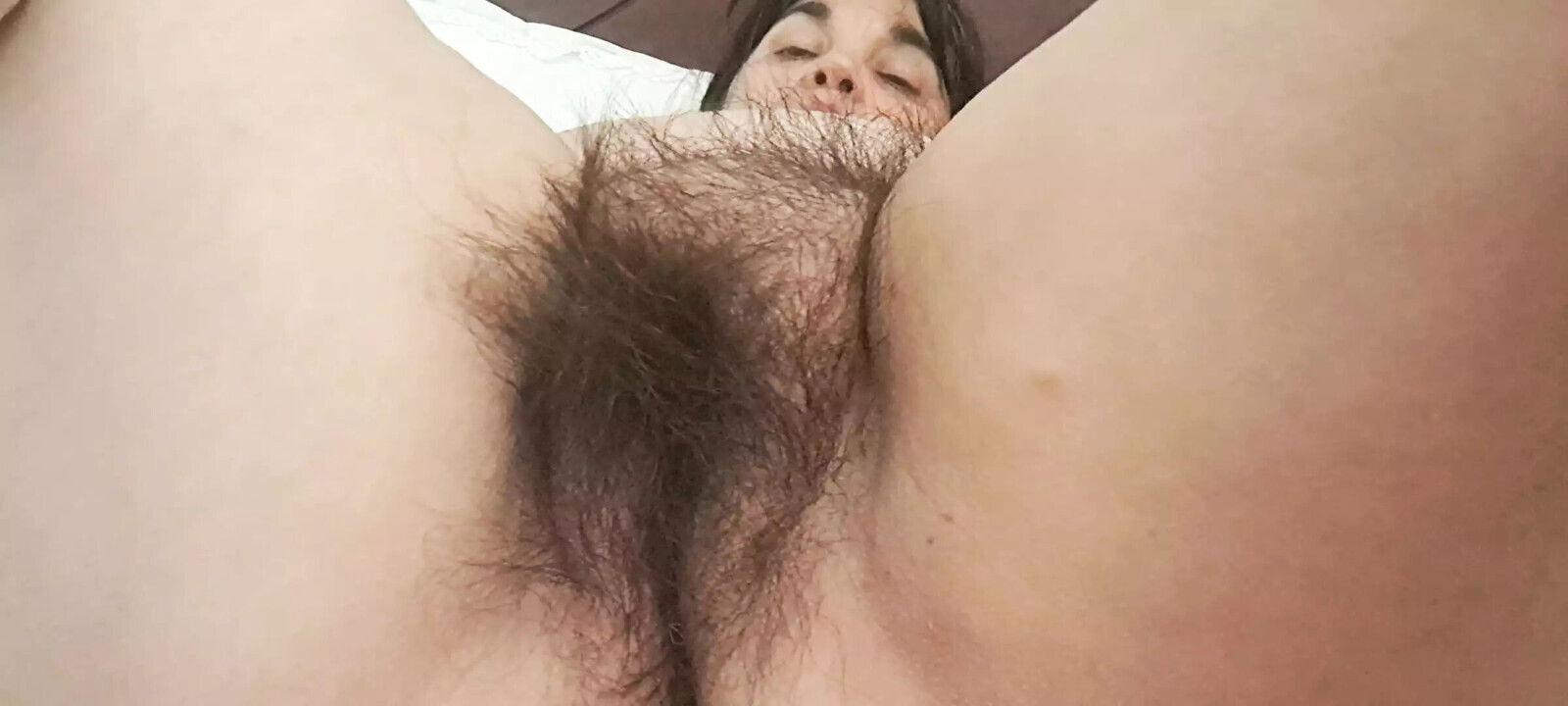 Stepmom puts vibrator with thick dildo very