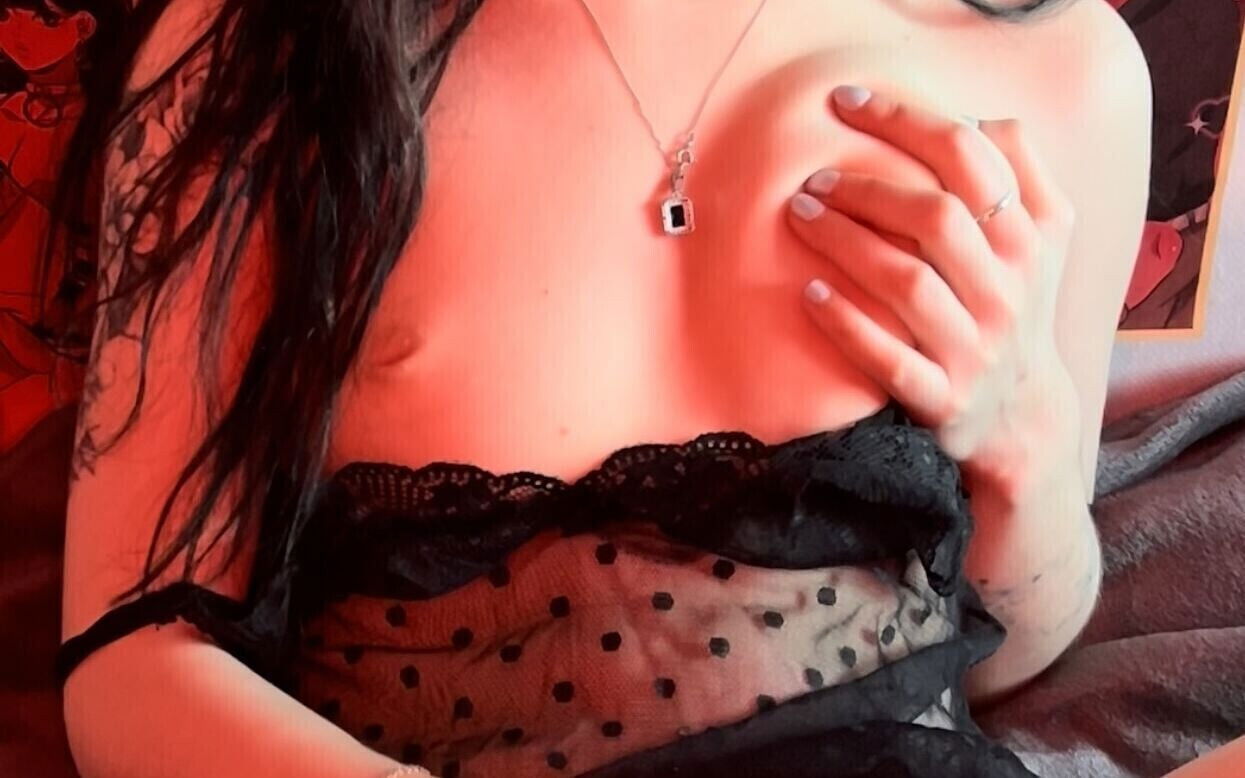 Nymphomaniac Teases Pussy