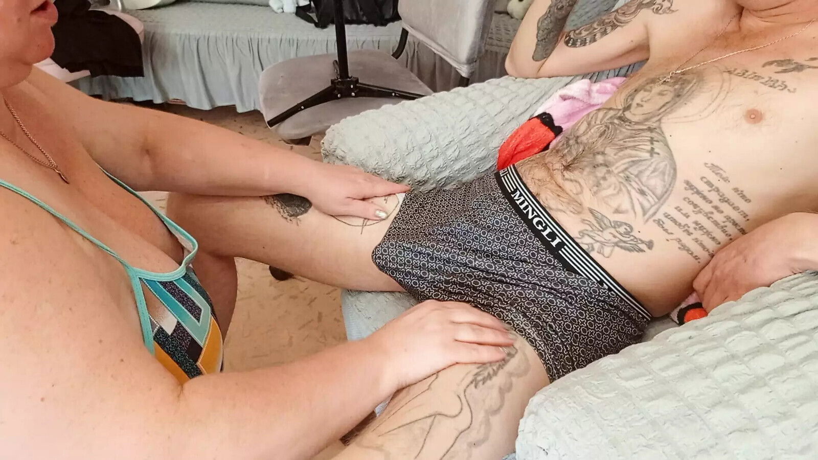 Stepmom's mouth makes hard brings ejaculation