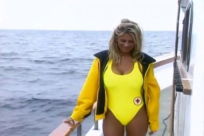 Blond Beach Babe Blows The Lifeguard