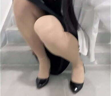 【露出】深夜楼道女装伪娘自慰：秘书OL/白色衬衣/V领包臀连衣裙/丝袜/性感高跟鞋