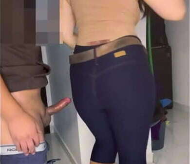 Madura colombiana tiene casa sola deja entrar mejor amigo hijo